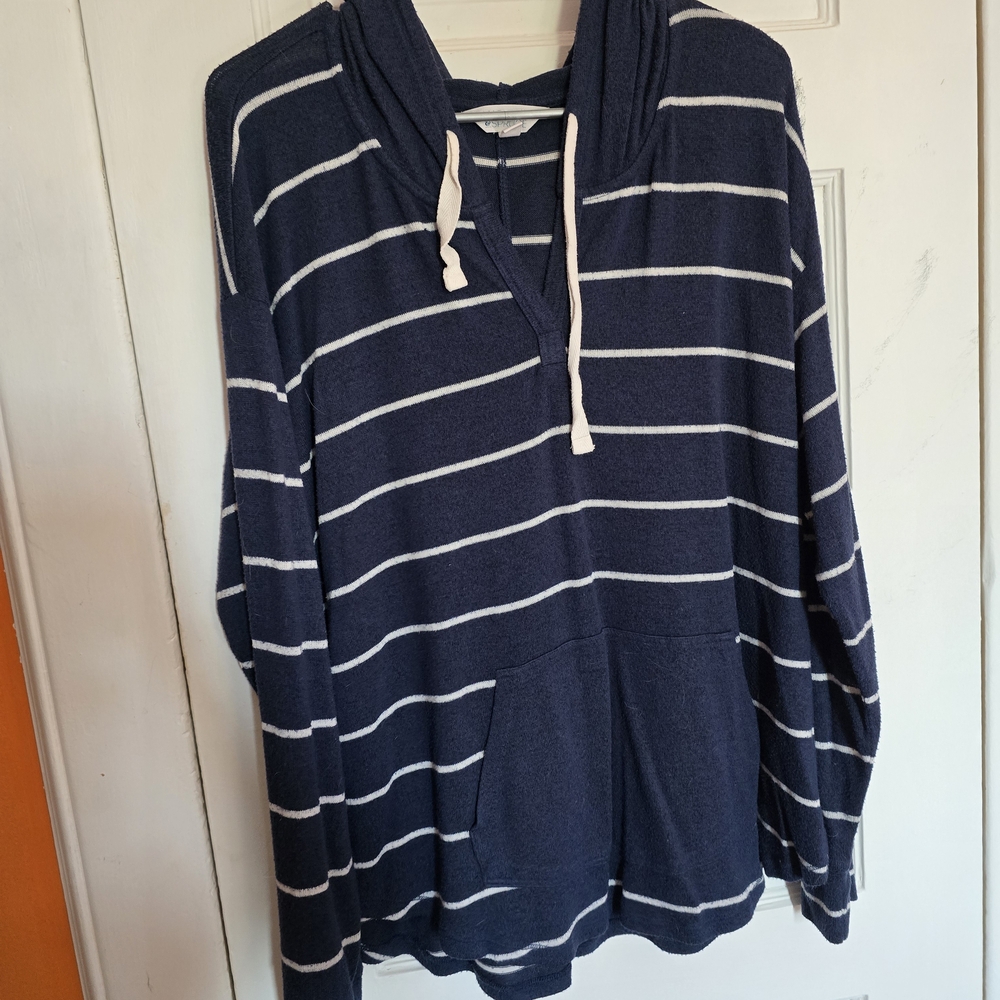Market & Spruce Navy and Cream Hoodie